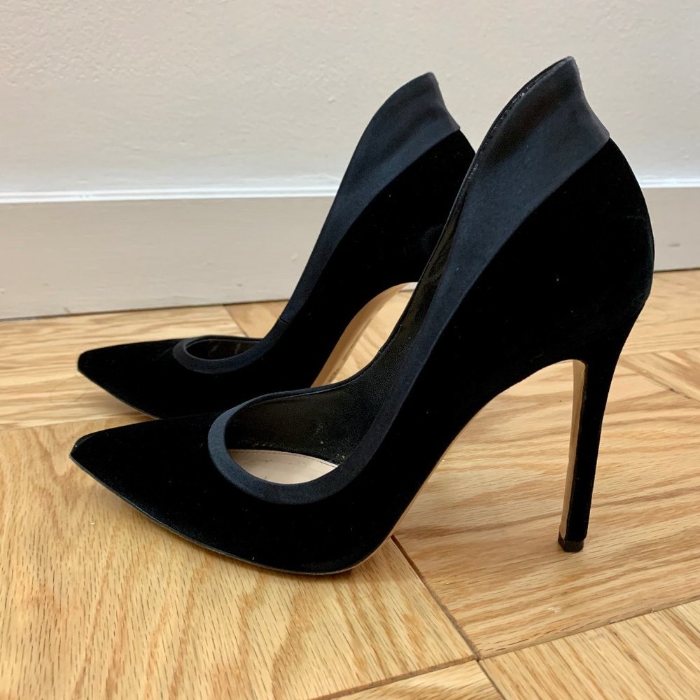 COPY - Gianvito Rossi Velvet Pumps